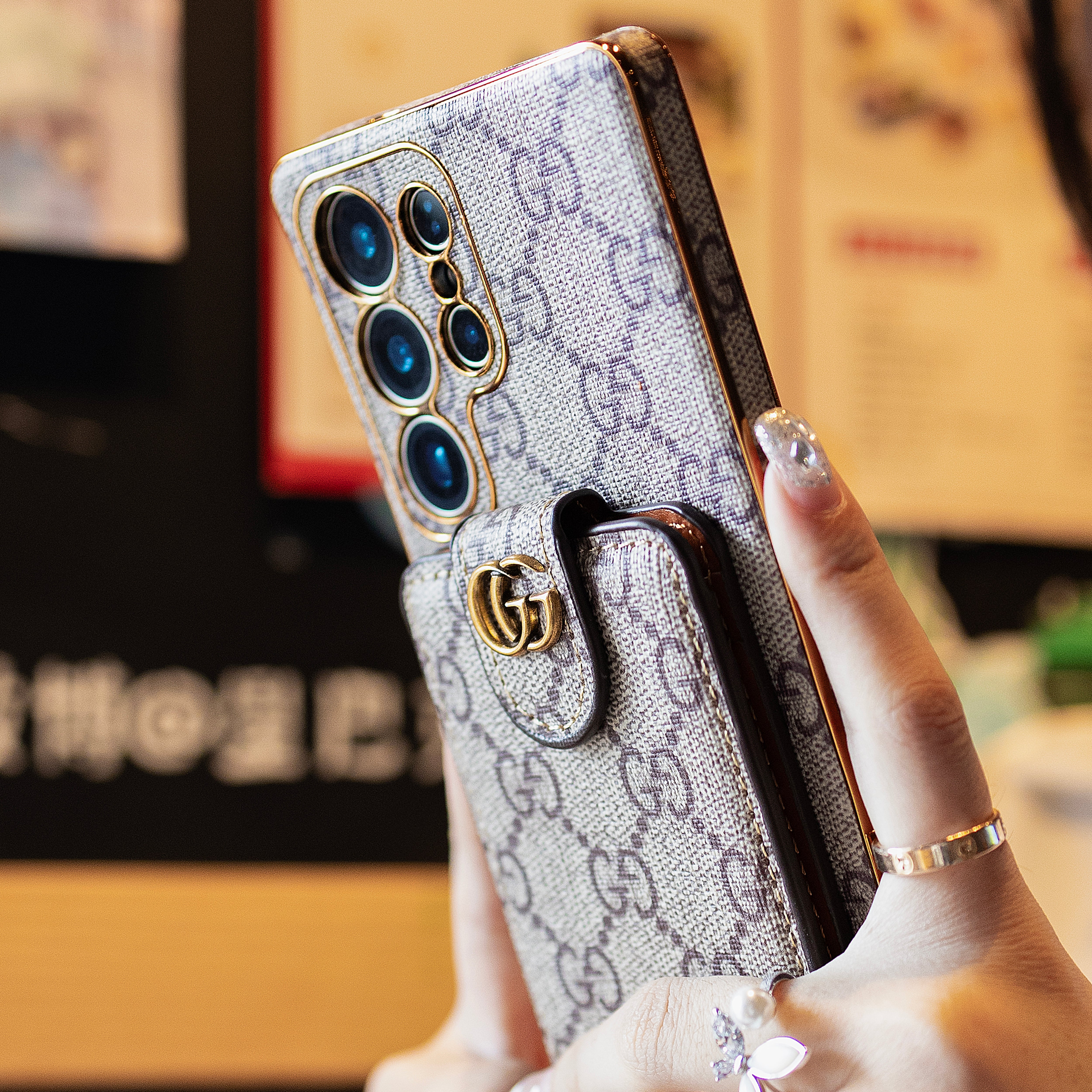 Funda de piel premium para Samsung con tarjetero y correa para el hombro
